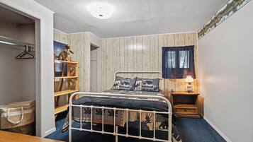 4 bedrooms, WiFi, bed sheets