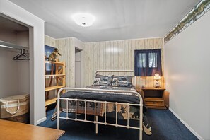 4 bedrooms, WiFi, bed sheets