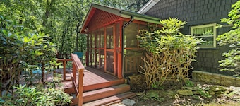 Northwoods Ln Cottage in Clear Creek by Tranquility Retreats