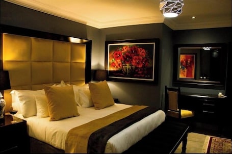 Executive Double Room | In-room safe, free WiFi, bed sheets