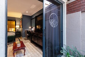 Executive Double Room | Living area