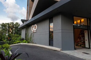 Exterior detail - Modern Suite / Coworking+Gym, WiFi 300MB, AC (Unknown)