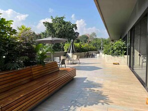 Outdoor dining - Modern Suite / Coworking+Gym, WiFi 300MB, AC (Unknown)