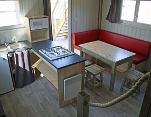 Fridge, microwave, stovetop