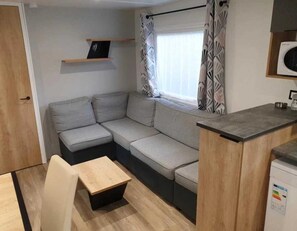 Fernseher, Tischtennisplatte