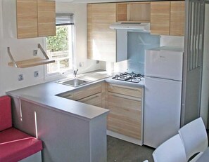 Fridge, microwave, stovetop