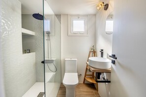 Dusche, Haartrockner, Handtücher
