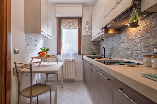 Fridge, microwave, oven, stovetop