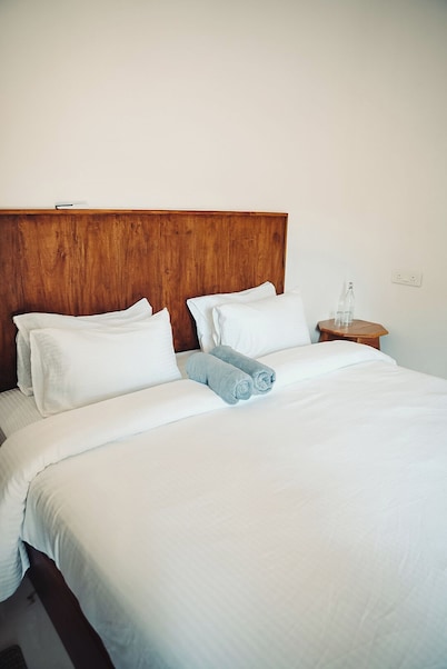 Spacious 6-bedroom villa with AC, WiFi in tranquil Varkala