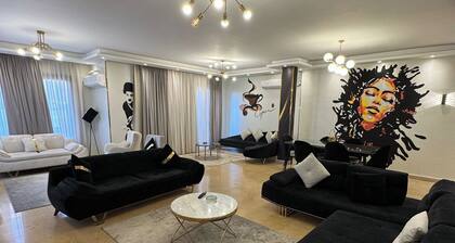 Charming 3-bedroom apartment with AC, WiFi in delightful Giza Governorate