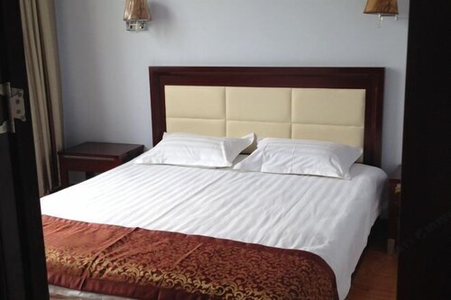 LongYuan Holiday Hotel