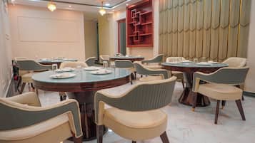 Daily full breakfast (INR 400 per person)