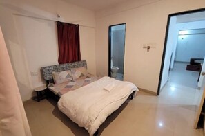 1 habitación, tabla de planchar con plancha, wifi y ropa de cama 