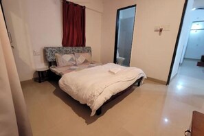 1 habitación, tabla de planchar con plancha, wifi y ropa de cama 
