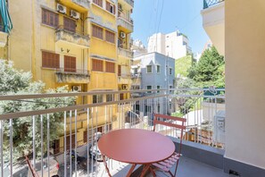 تناول الطعام بالخارج