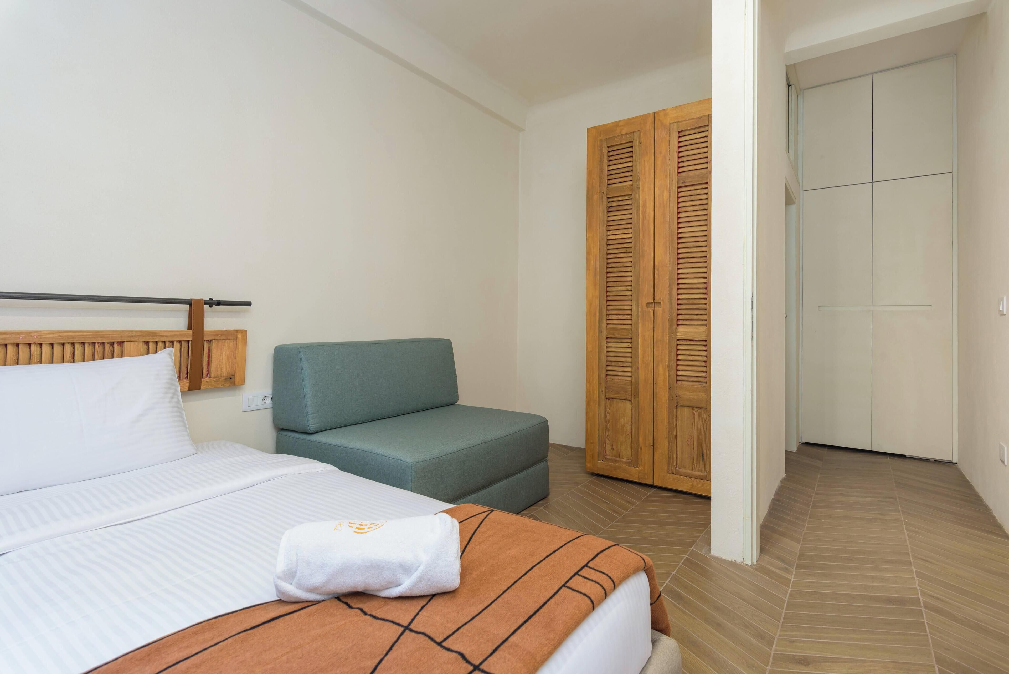 2 bedrooms, iron/ironing board, WiFi, bed sheets