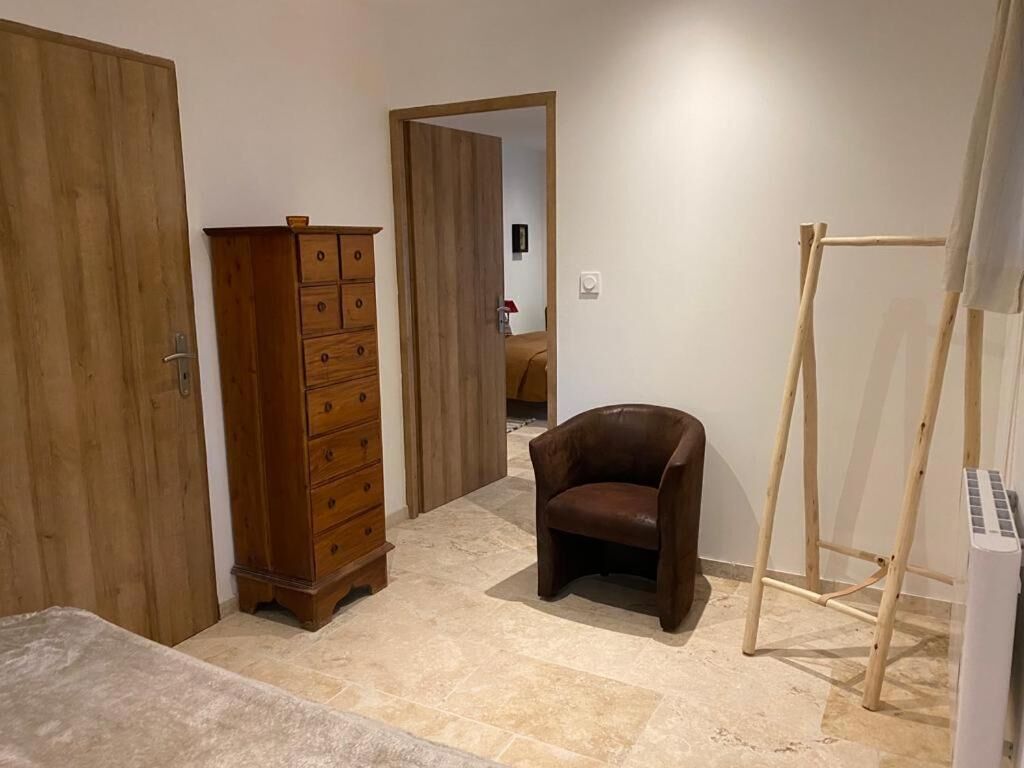 豪華套房, 露台, 庭園景 | 遮光窗簾/窗簾、隔音、熨斗/熨衫板、免費 Wi-Fi