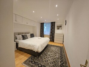 3 chambres, fer et planche à repasser, Wi-Fi gratuit, draps fournis