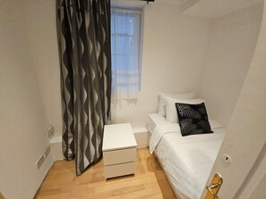 3 bedrooms, iron/ironing board, free WiFi, bed sheets