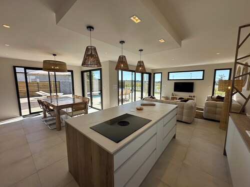 NEW: Villa with pool and large sunset terrace