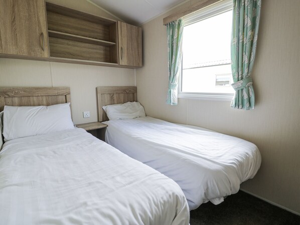 2 bedrooms, individually decorated, individually furnished, free WiFi