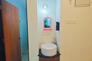 Dusche, Haartrockner, Bidet, Seife