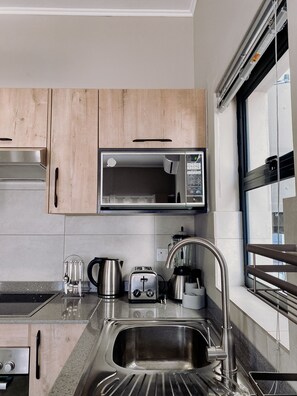 Mikrobølgeovn, ovn og kokeplater