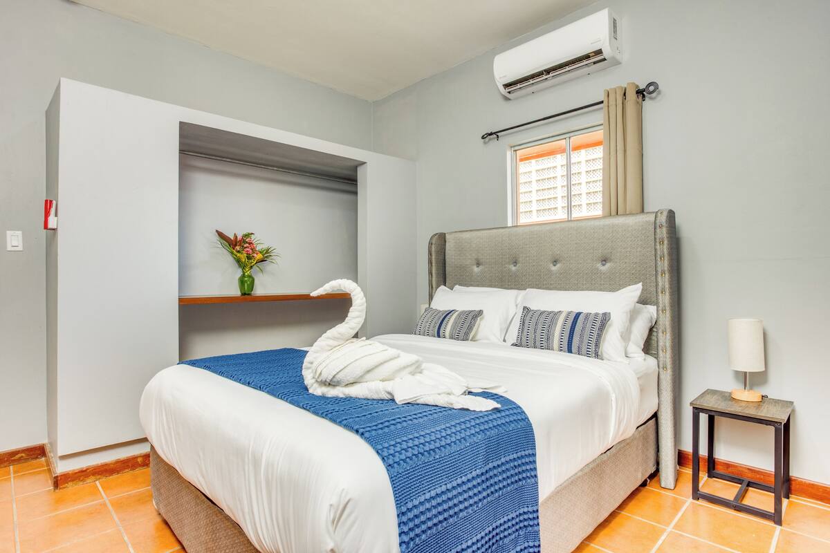 Habitación estándar | Escritorio y espacio para trabajar con un portátil