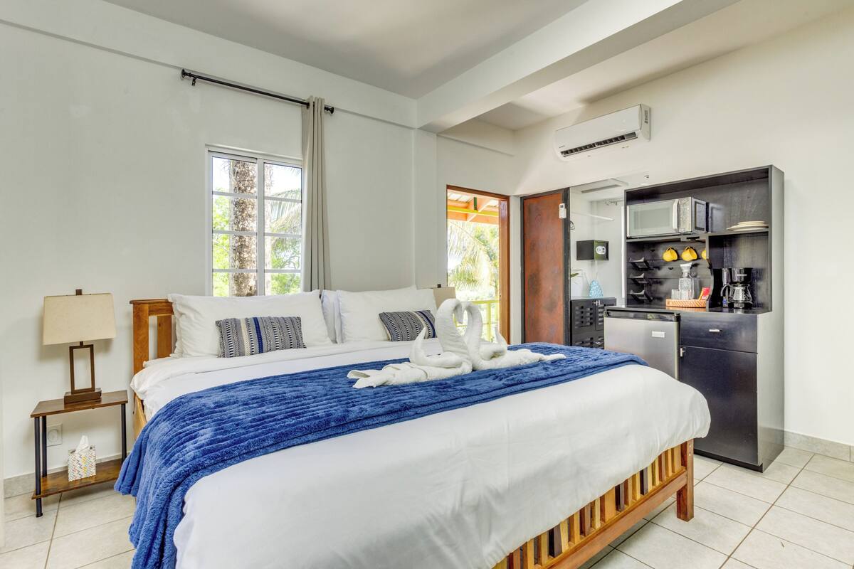 Habitación Confort | Escritorio y espacio para trabajar con un portátil
