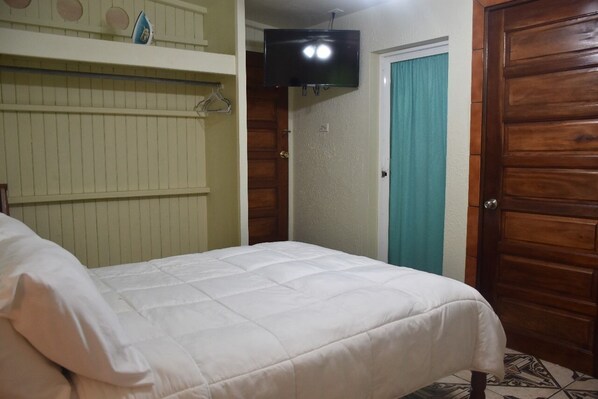 Laptop workspace, iron/ironing board, free WiFi, bed sheets