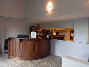 Reception - Hill Garden Boutique Resort. (San Ignacio)