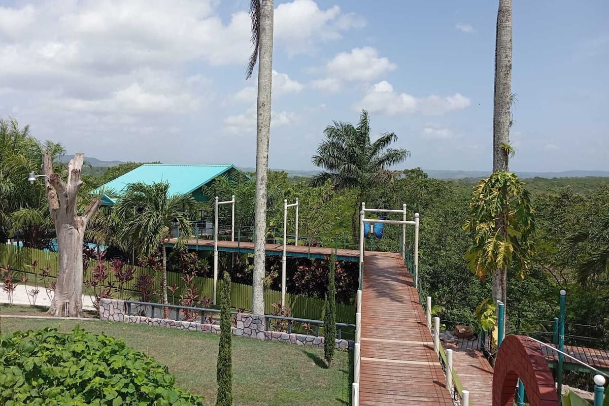 Single Room | Laptop workspace, iron/ironing board, free WiFi, bed sheets