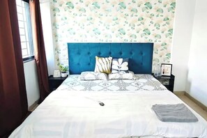 3 bedrooms, iron/ironing board, WiFi, bed sheets