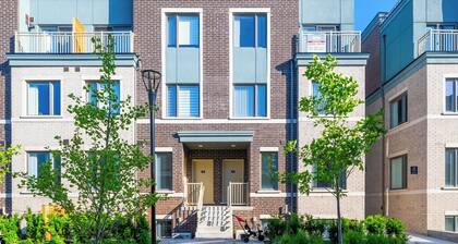 Modern 2-Bedroom 3 Bath Townhome Near Lake & Downtown