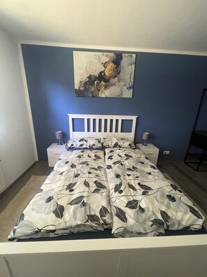2 quartos, ferros/tábuas de passar roupa, Wi-Fi, roupa de cama