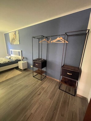 2 bedrooms, desk, iron/ironing board, free WiFi - Quiet garden apartment in Lübeck (Lübeck)