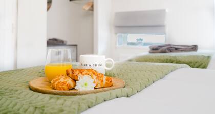 Cosy 2BR Cottage Free Parking