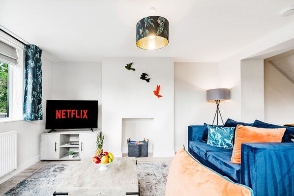 TV - Cosy 2BR Cottage Free Parking (Rossington)