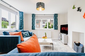 TV - Cosy 2BR Cottage Free Parking (Rossington)