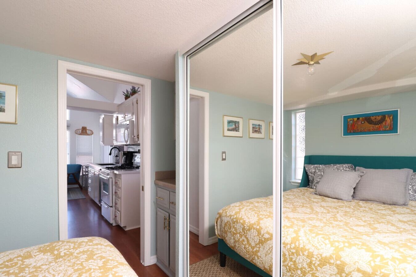 2 soverom, skrivebord, strykejern/-brett og wi-fi