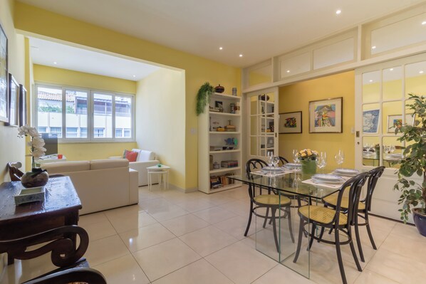 Superior Apartment, 2 Bedrooms, Air conditioning | Living area