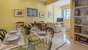 Superior-Apartment, 2 Schlafzimmer, Klimaanlage | Wohnbereich