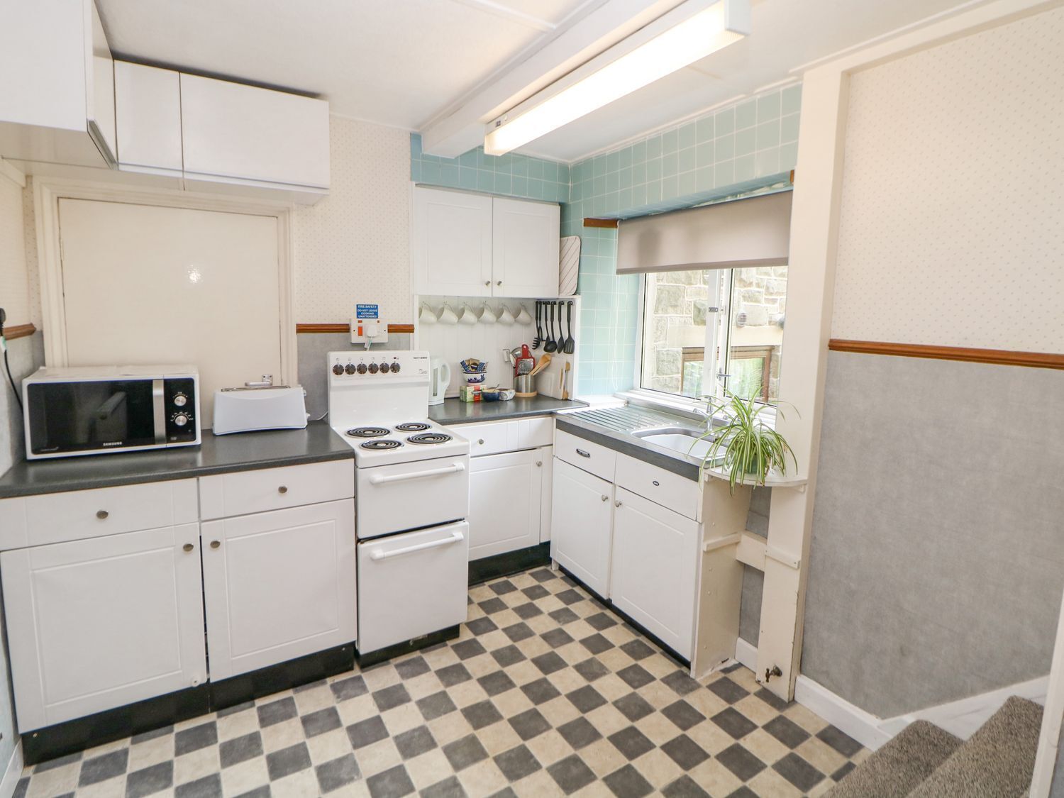 Dụng cụ nấu nướng/bát dĩa/dao nĩa 