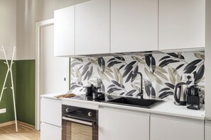 廚房用具/餐具/器皿、餐桌
