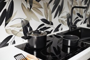 Cookware/dishes/utensils, dining tables - Navigli Riverside - One Bedroom Apartment, Sleeps 4 (Milano)