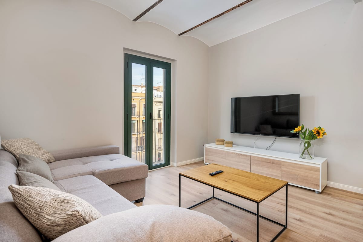 En 50-tommers smart-TV med digitale kanaler