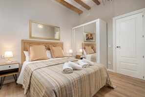 Iron/ironing board, travel crib, free WiFi, bed sheets - Apartamentos Circo Romano (Tarragona)