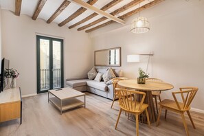 Business Apartment, 2 Bedrooms, Balcony | Living area | 50-inch Smart TV with digital channels - Apartamentos Circo Romano (Tarragona)