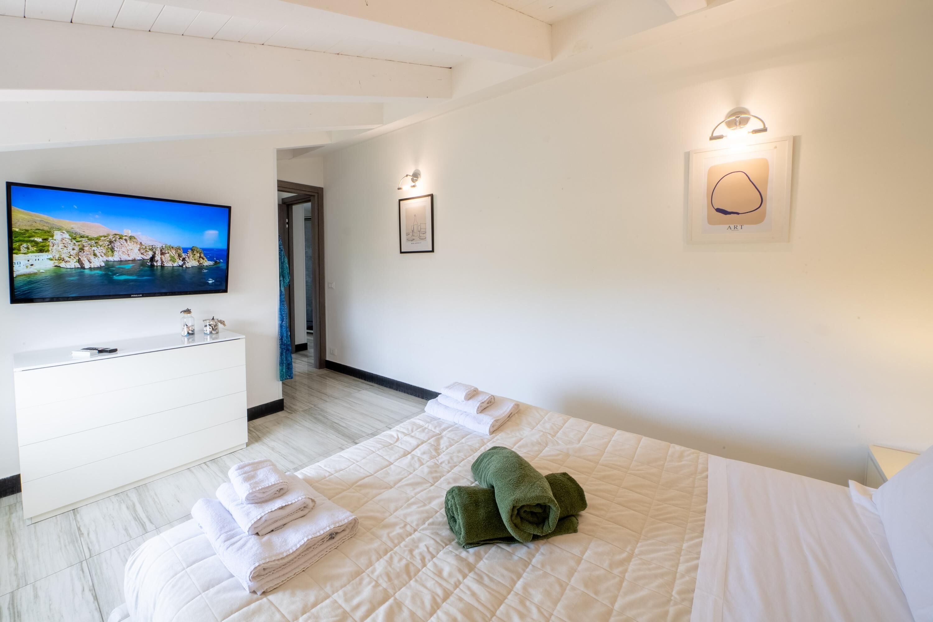 4 soverom, strykejern/-brett, reiseseng for barn og wi-fi (inkludert)