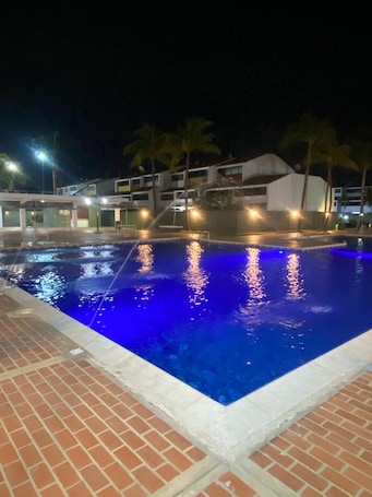 Pool. Town house con salida al canal en la encantadora Lechería